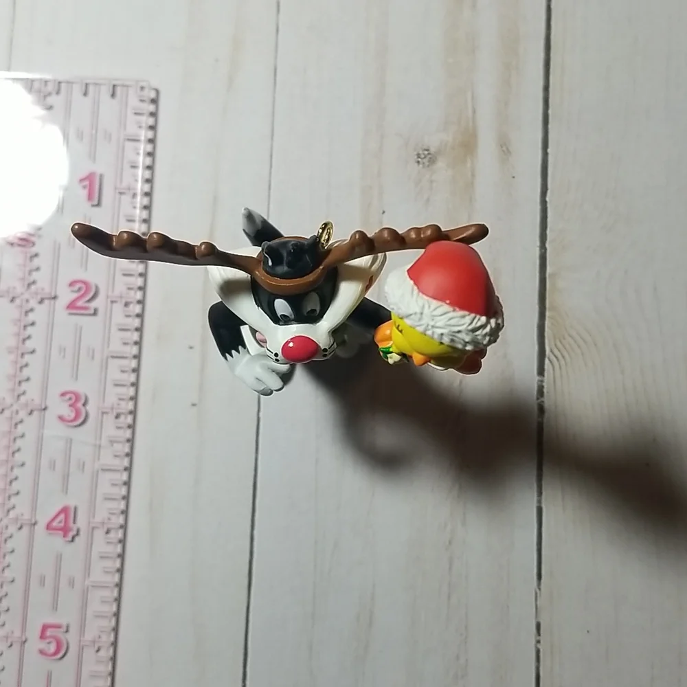 New in box‎ Hallmark keepsake looney tunes ornament